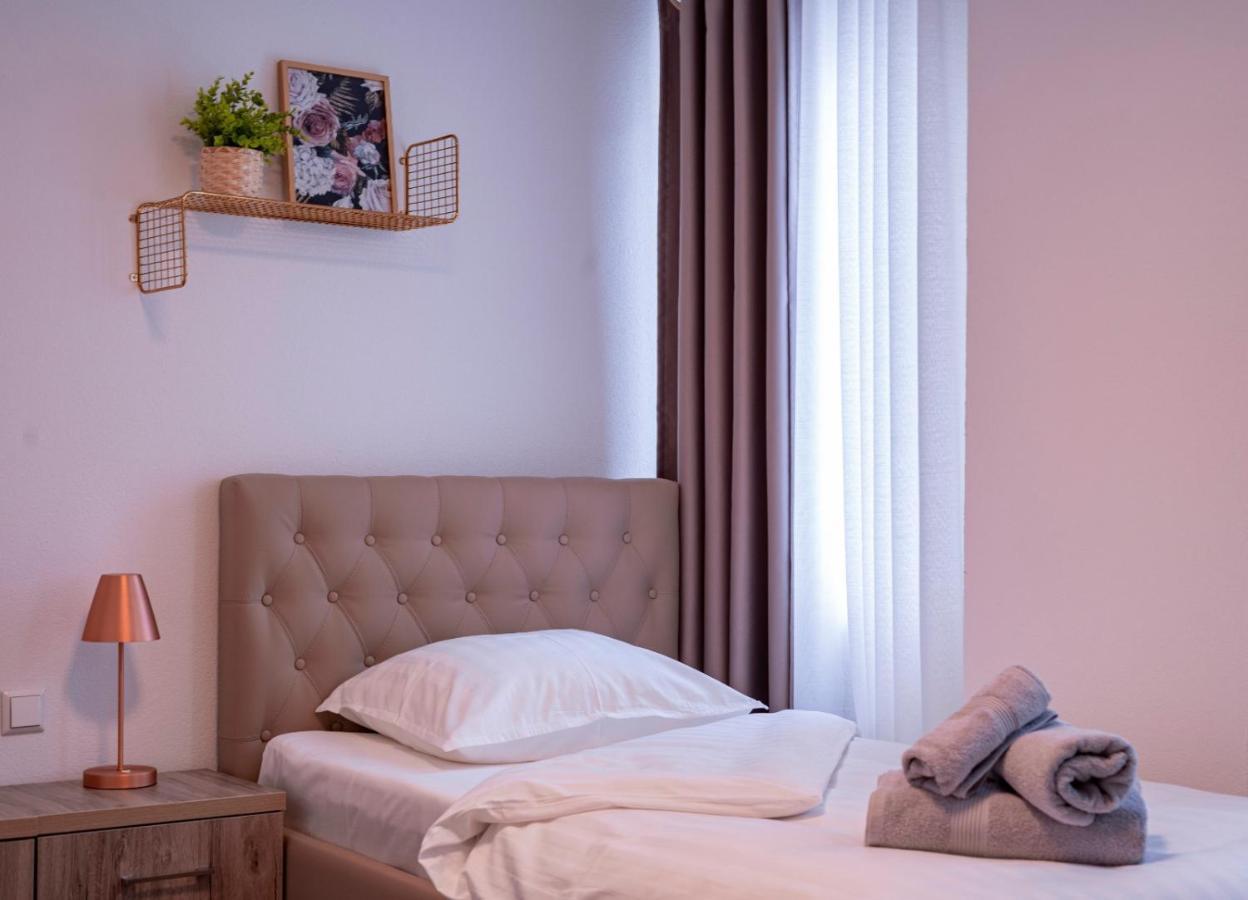 Village Bistro & Bar Fremdenzimmer Dettingen an der Erms Luaran gambar