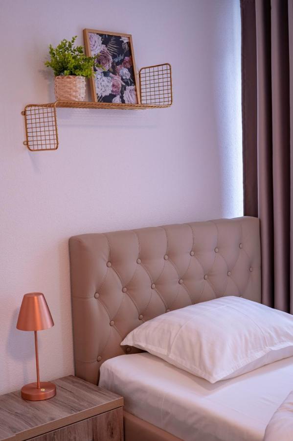 Village Bistro & Bar Fremdenzimmer Dettingen an der Erms Luaran gambar