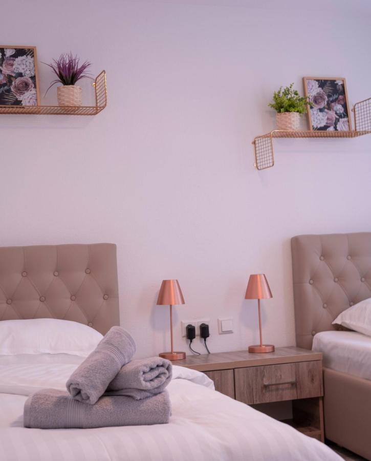 Village Bistro & Bar Fremdenzimmer Dettingen an der Erms Luaran gambar