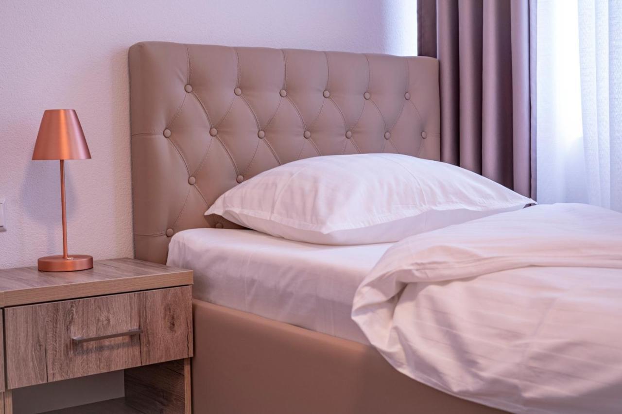 Village Bistro & Bar Fremdenzimmer Dettingen an der Erms Luaran gambar